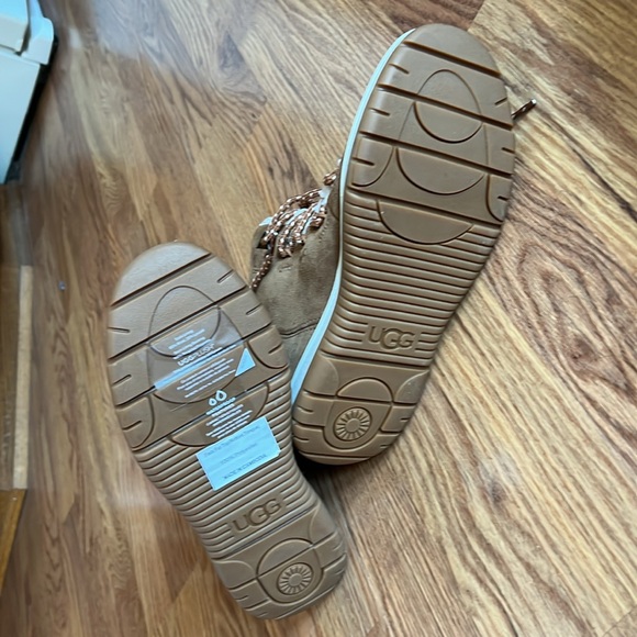 UGG PLUSH boots - Picture 5 of 8